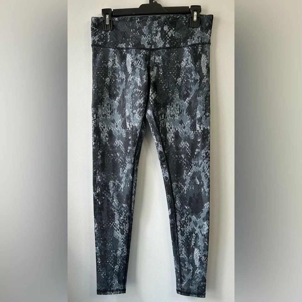 Alo Yoga Airbrush Full Length Leggings Black/Gray Python Snake Women’s Sz Small